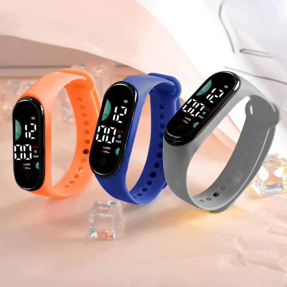 Kinderen kijken verjaardagscad - Smartwatch Touch recensie en prijs